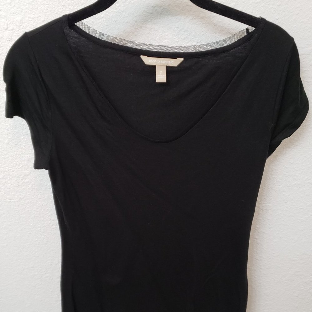 Banana Republic Women's Black T-Shirt Neckline Small Short Sleeve Scoop …
